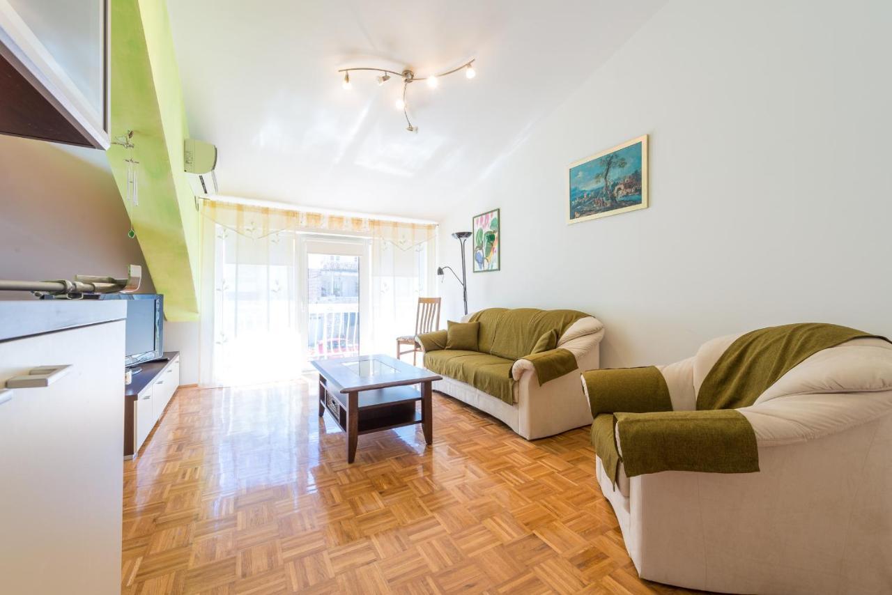 Angela Apartma *